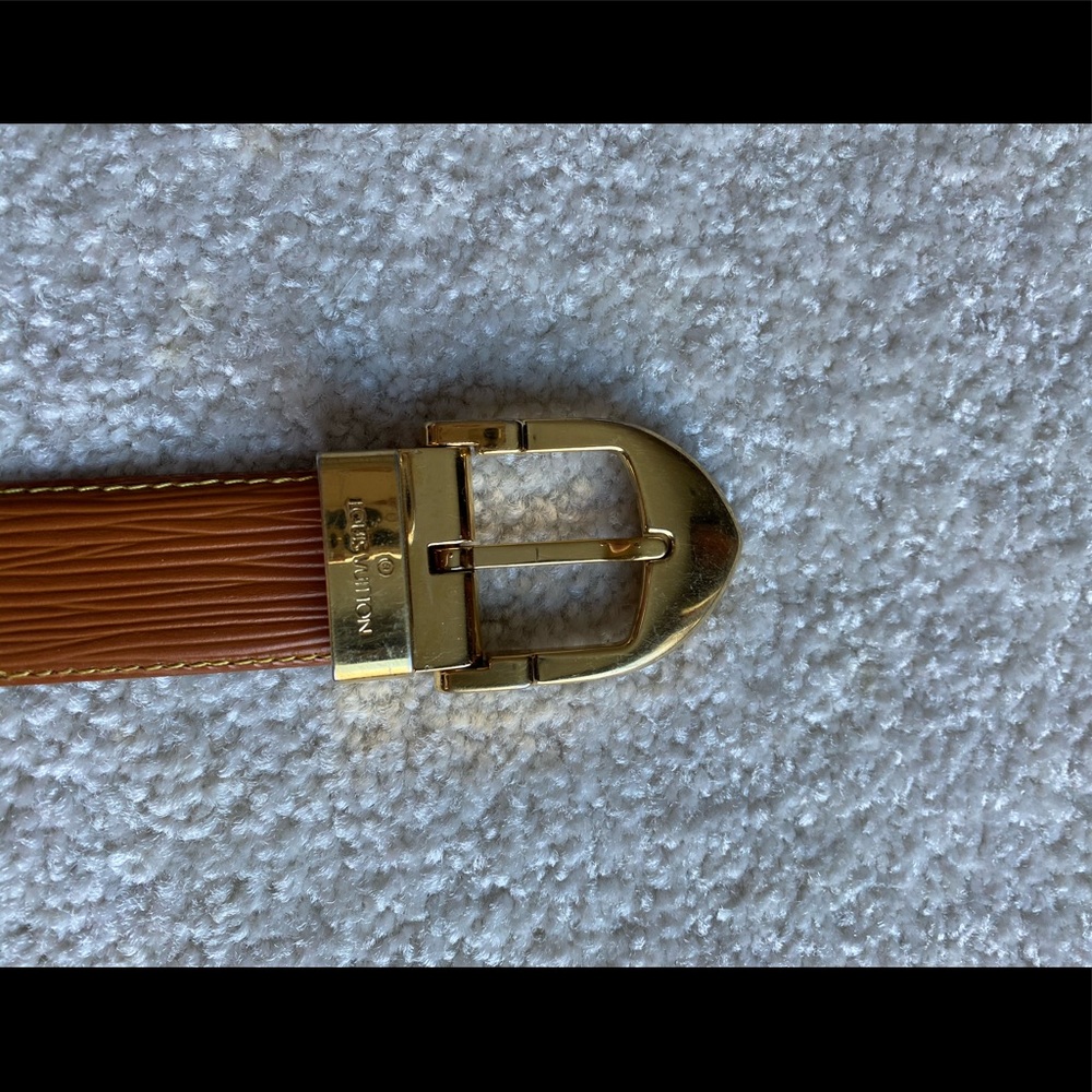 Louis Vuitton epi belt!
